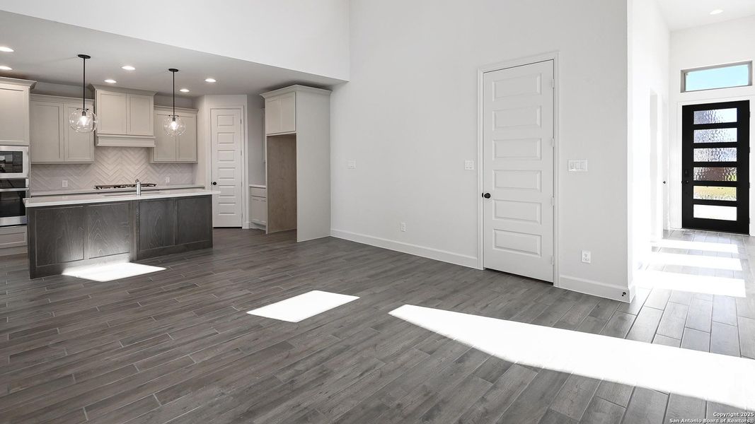 Spacious, unfurnished interior of a new home in Solms Landing 45', New Braunfels (Image 22).