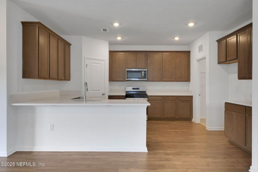 Furnished interior view inside a new home in Cedar Creek, Jacksonville (Image 6).