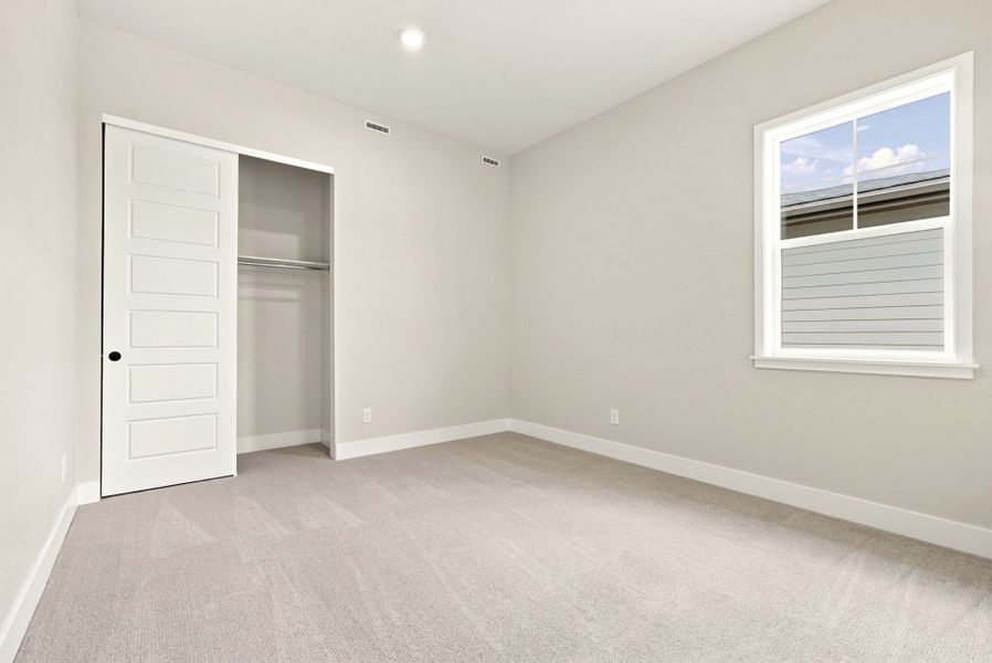 Spacious, unfurnished interior of a new home in Hilltop at Inspiration, Aurora (Image 20).