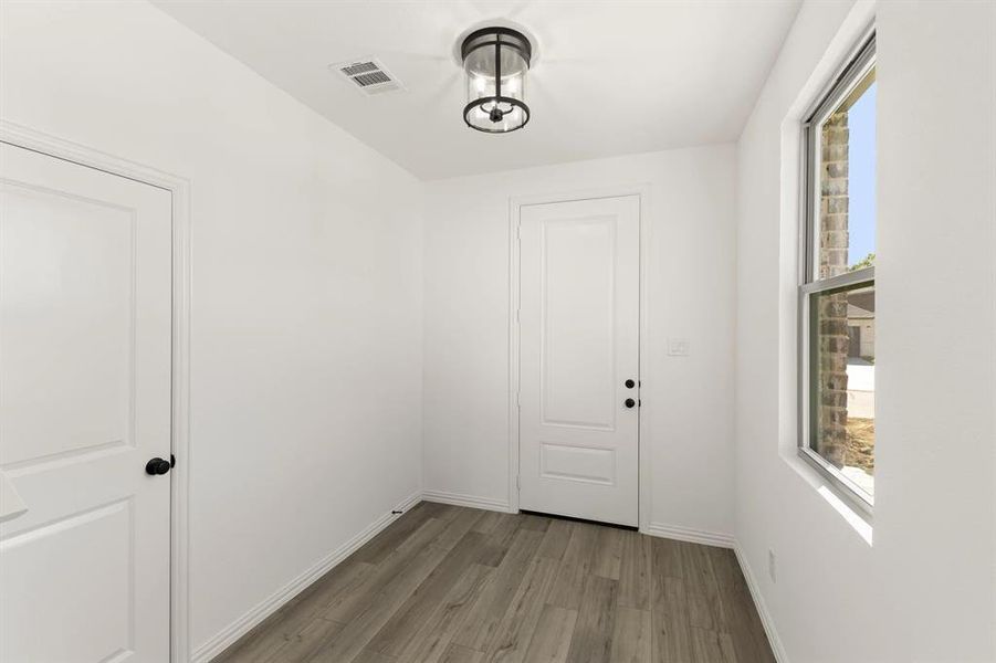Spacious, unfurnished interior of a new home in Devonshire 40s, Forney (Image 13).