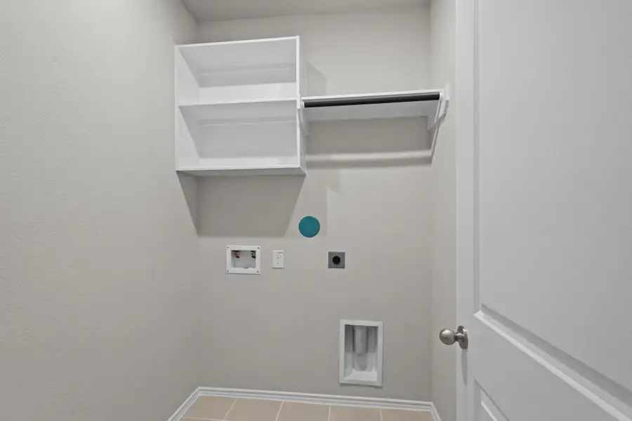 Spacious, unfurnished interior of a new home in Escondido, Magnolia (Image 15).