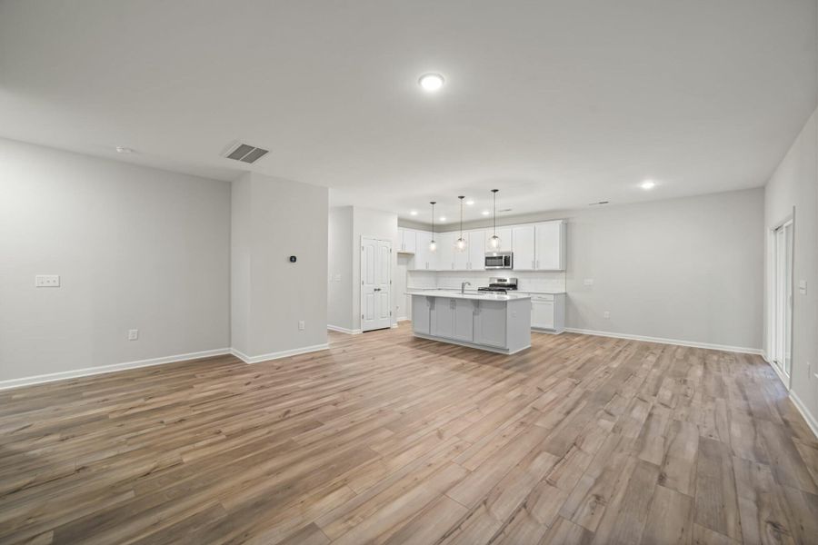 Spacious, unfurnished interior of a new home in Chandler Ridge, McLeansville (Image 24).