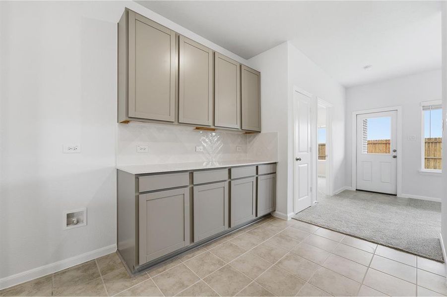Furnished interior view inside a new home in Saddlebrook Estates, Waxahachie (Image 6).