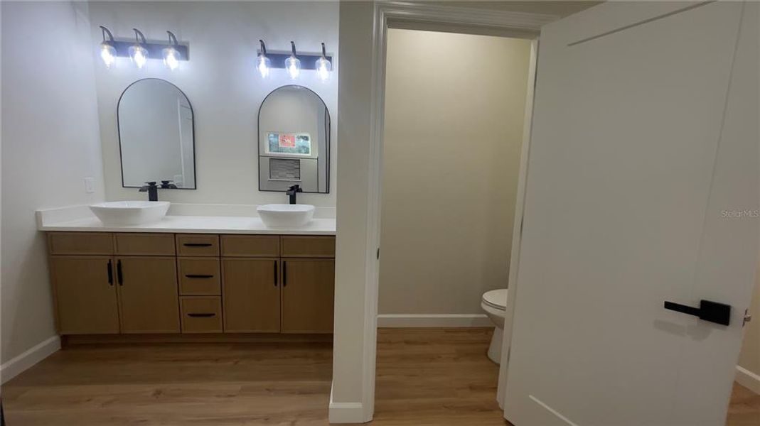 Furnished interior view inside a new home in , Chiefland (Image 7).