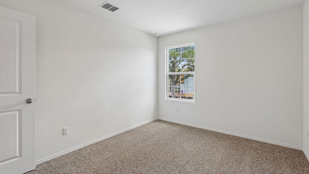 Spacious, unfurnished interior of a new home in Valverde, Bastrop (Image 27).