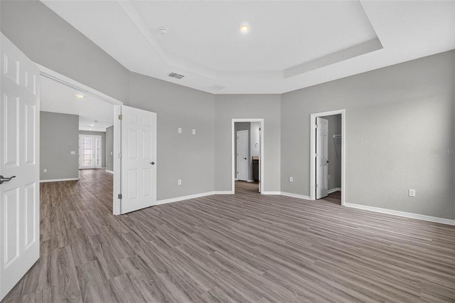 Spacious, unfurnished interior of a new home in , Davenport (Image 25).