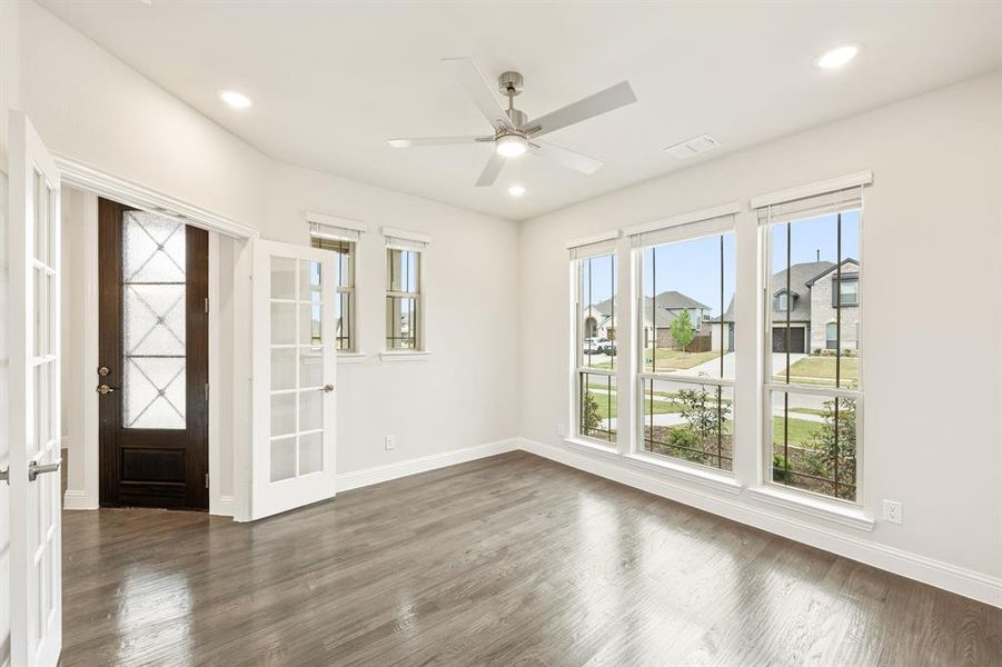 Spacious, unfurnished interior of a new home in Triple Diamond Ranch, Mansfield (Image 23).