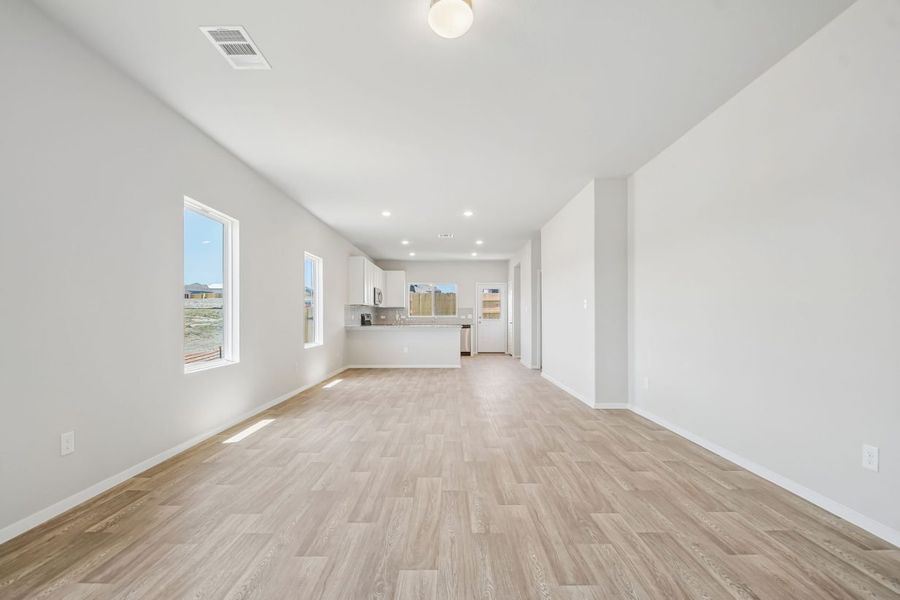 Spacious, unfurnished interior of a new home in Edgebrooke, Pflugerville (Image 12).