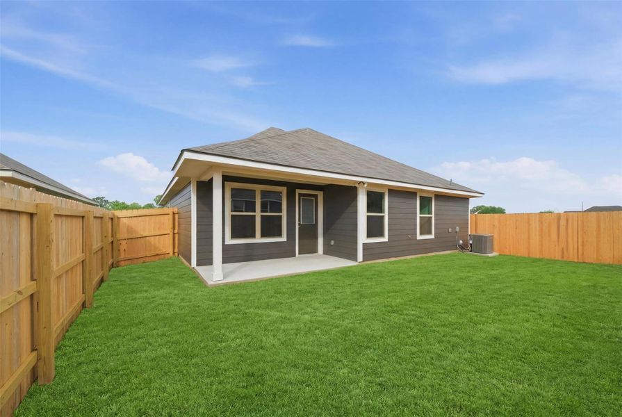 Exterior details and patio area of a home in , Navasota (Image 18).