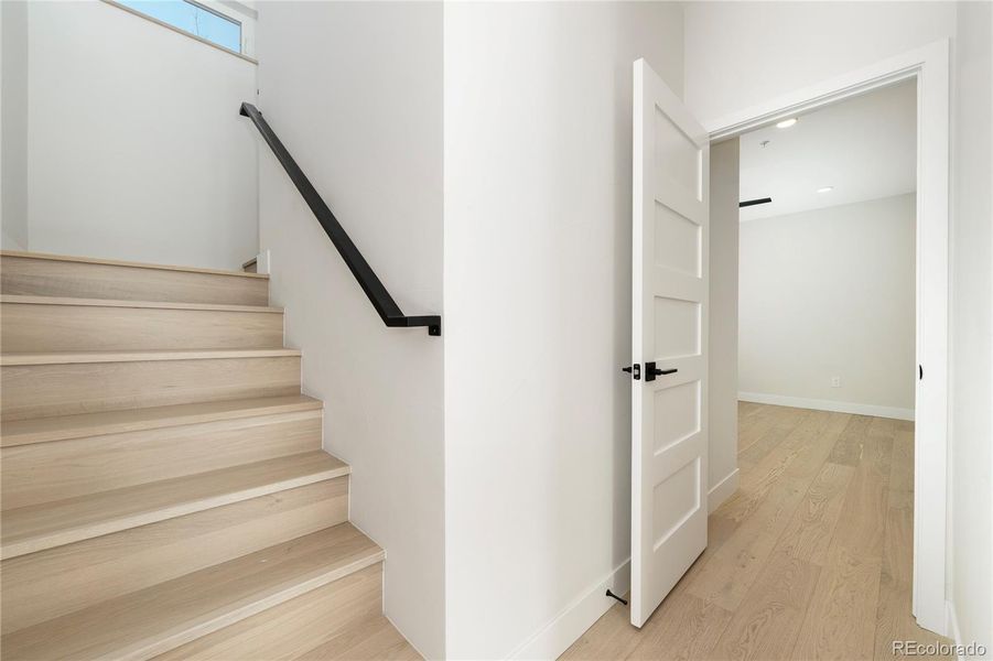 Spacious, unfurnished interior of a new home in , Winter Park (Image 22).