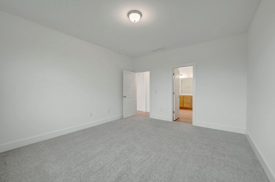 Spacious, unfurnished interior of a new home in Fox Field Farms, Broadway (Image 24).