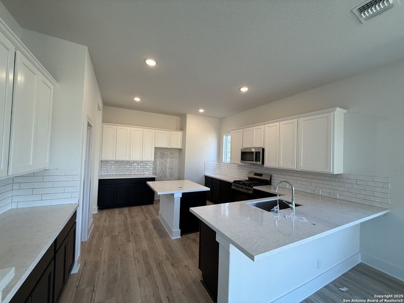 Furnished interior view inside a new home in Buffalo Crossing, Cibolo (Image 10).