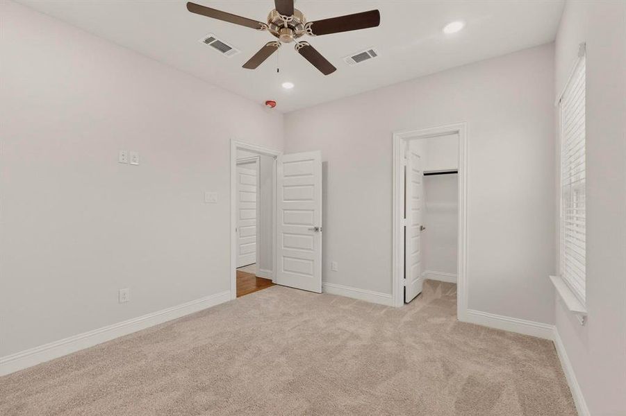 Spacious, unfurnished interior of a new home in , Sulphur Springs (Image 26).