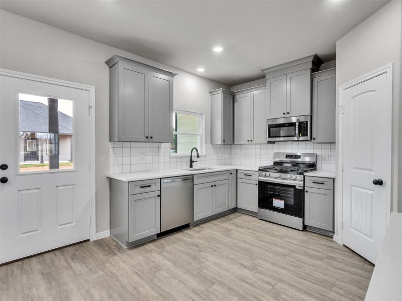 Furnished interior view inside a new home in , Brazoria (Image 4).