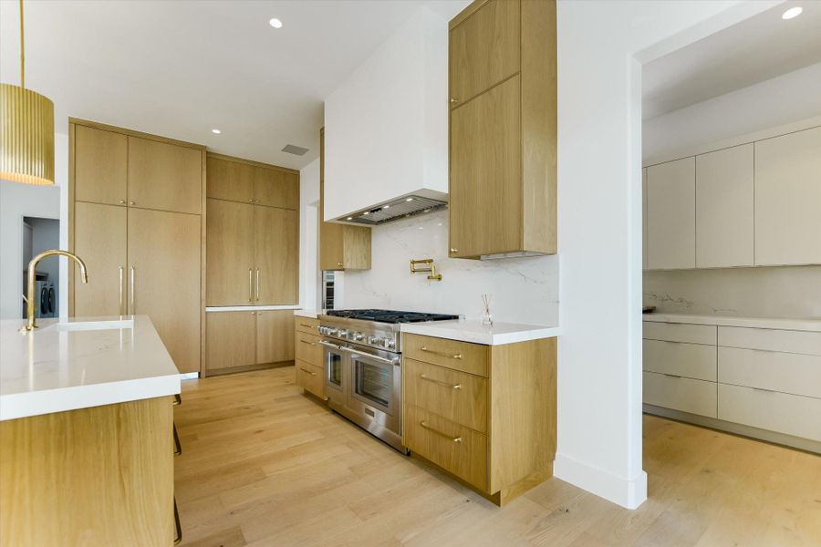 Furnished interior view inside a new home in , Horseshoe Bay (Image 8).
