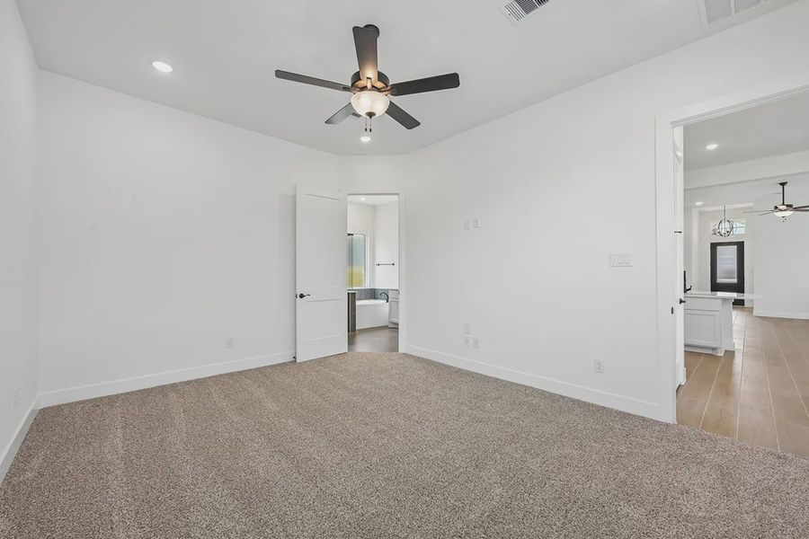Spacious, unfurnished interior of a new home in Wood Leaf Reserve, Tomball (Image 31). Spacious, unfurnished interior of a new home in Wood Leaf Reserve, Tomball (Image 31).