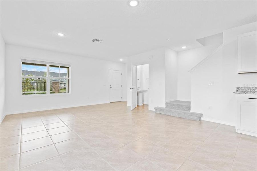 Spacious, unfurnished interior of a new home in , Winter Garden (Image 19).