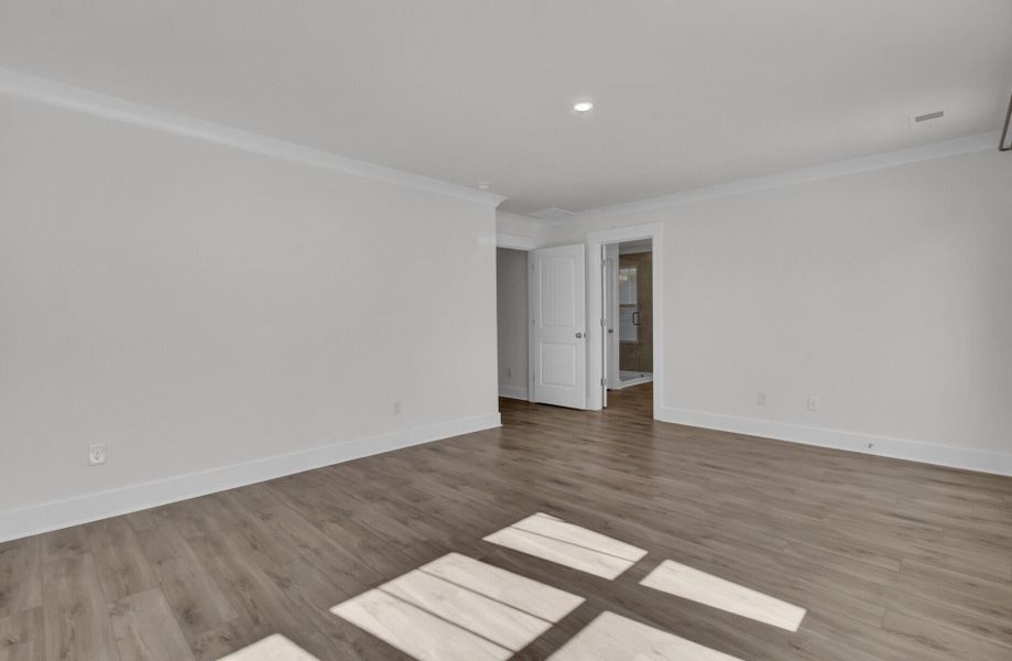 Spacious, unfurnished interior of a new home in Six Oaks, Summerville (Image 54).