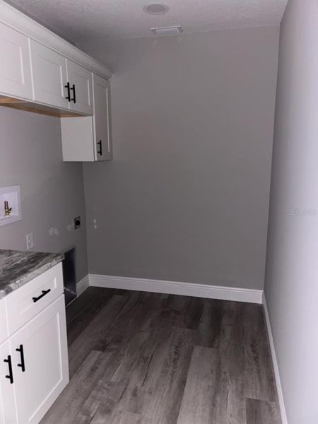 Spacious, unfurnished interior of a new home in , Dunnellon (Image 22).