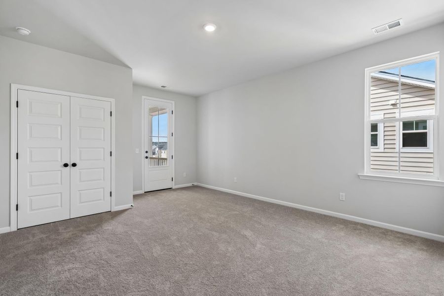 Spacious, unfurnished interior of a new home in Heron's Walk at Summers Corner, Summerville (Image 43).