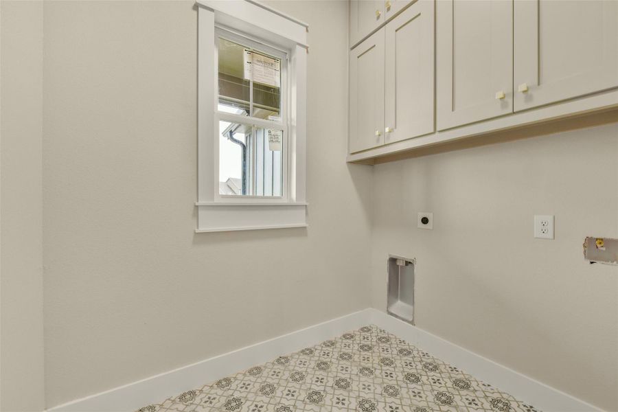Spacious, unfurnished interior of a new home in , Angleton (Image 27).