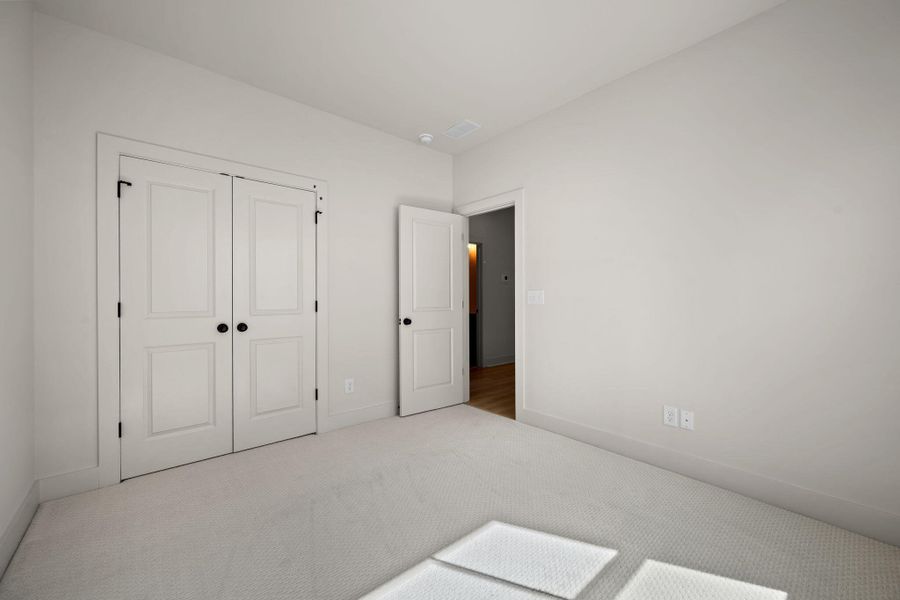 Spacious, unfurnished interior of a new home in , Summerville (Image 28).