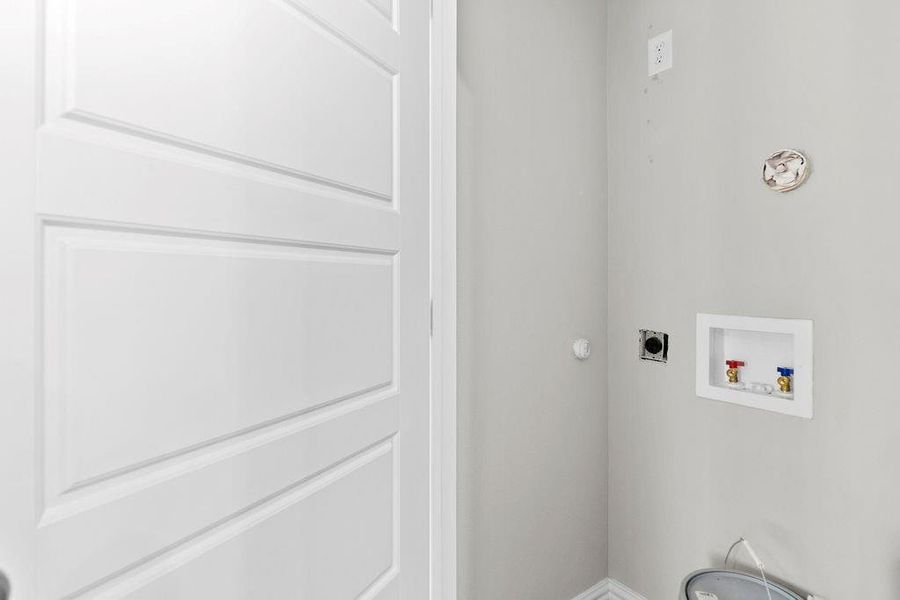 Spacious, unfurnished interior of a new home in , Fort Worth (Image 15).