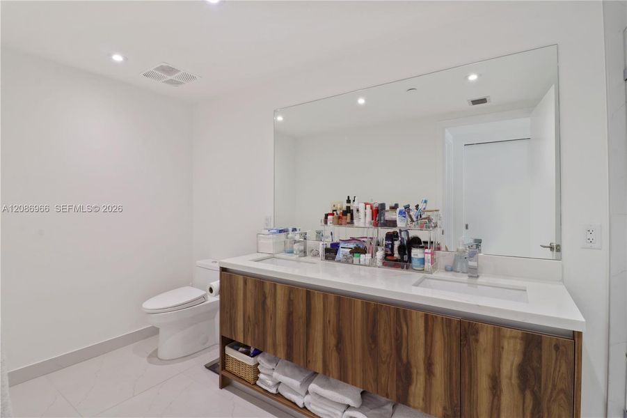 Furnished interior view inside a new home in Alana Bay Harbor Islands, Bal Harbour (Image 17).