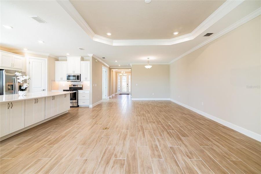 Spacious, unfurnished interior of a new home in Esplanade at Wiregrass Ranch, Wesley Chapel (Image 41).