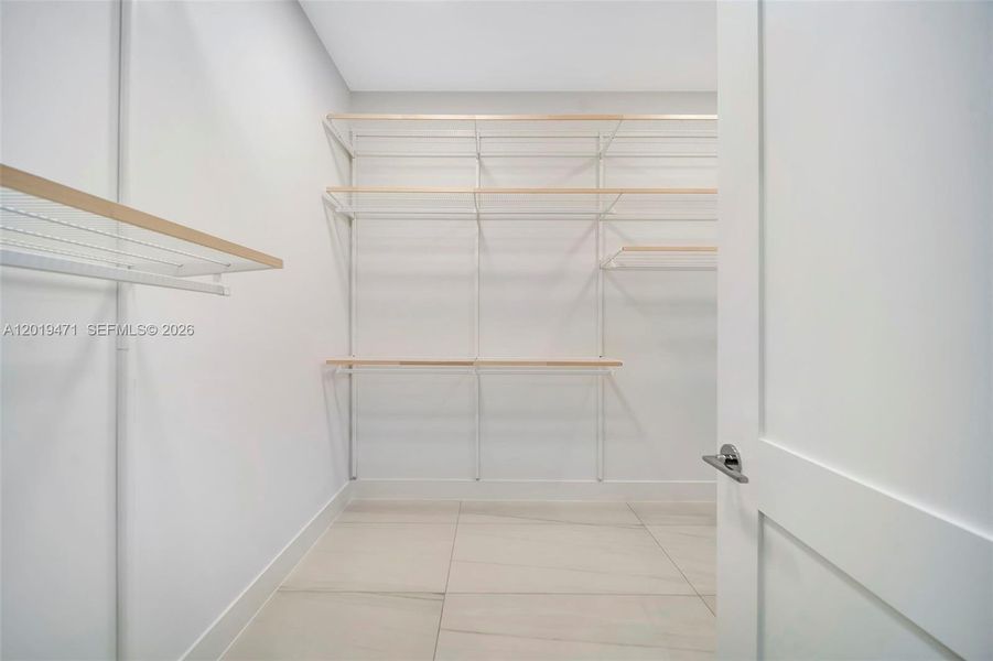 Spacious, unfurnished interior of a new home in , Fort Lauderdale (Image 22).