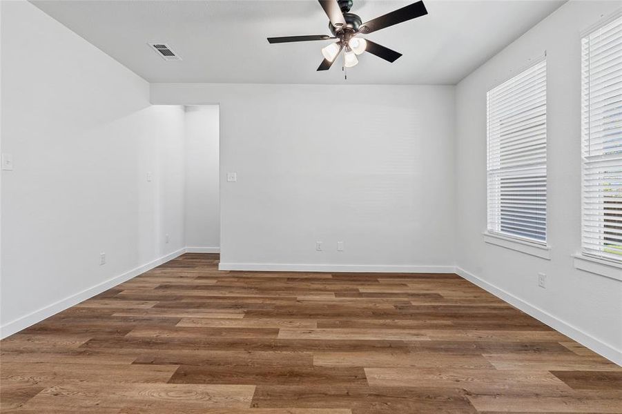 Spacious, unfurnished interior of a new home in , Celeste (Image 35).