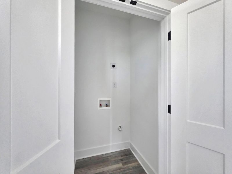 Spacious, unfurnished interior of a new home in , Bolivar (Image 31).