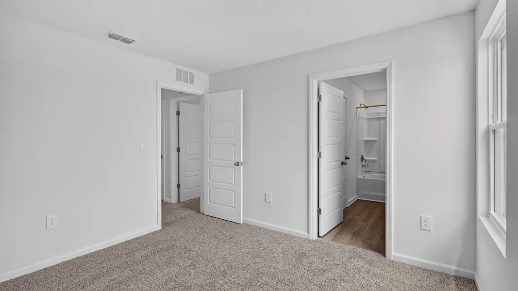 Representative unfurnished interior of a home built from the Weston by D.R. Horton in Bridle Creek Townhomes, Jacksonville (Image 24).