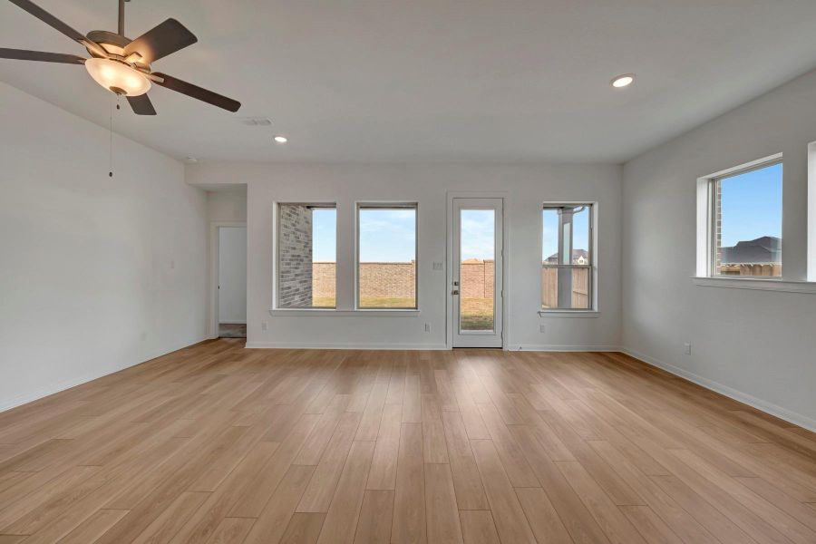 Spacious, unfurnished interior of a new home in Beacon Point at Lago Mar 50’ Homesites, Texas City (Image 23).