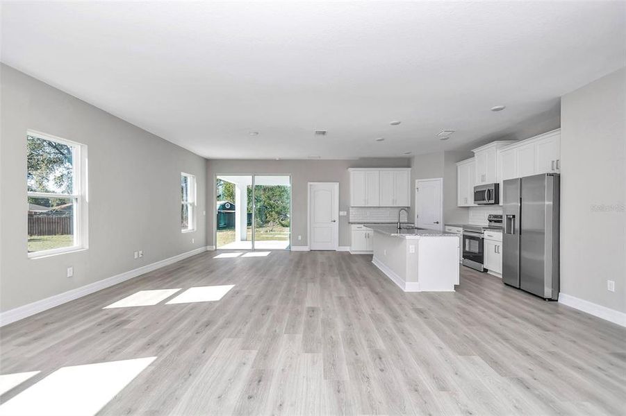 Spacious, unfurnished interior of a new home in , Summerfield (Image 19).