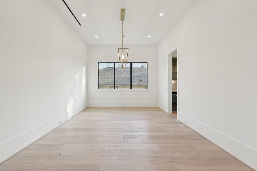 Spacious, unfurnished interior of a new home in , Houston (Image 29).