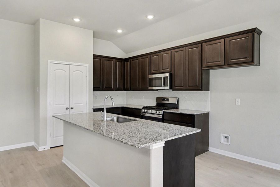 Furnished interior view inside a new home in Columbia Lakes, West Columbia (Image 6).