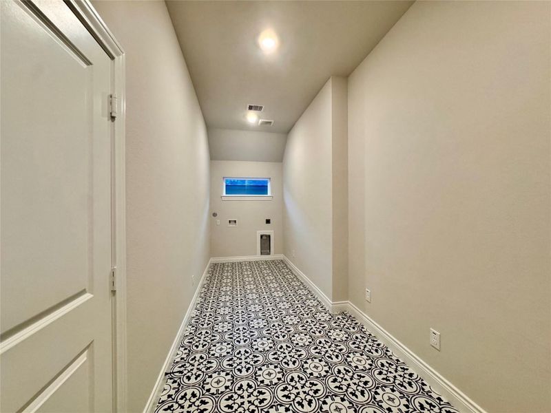 Spacious, unfurnished interior of a new home in Lexington Heights, Willis (Image 17).