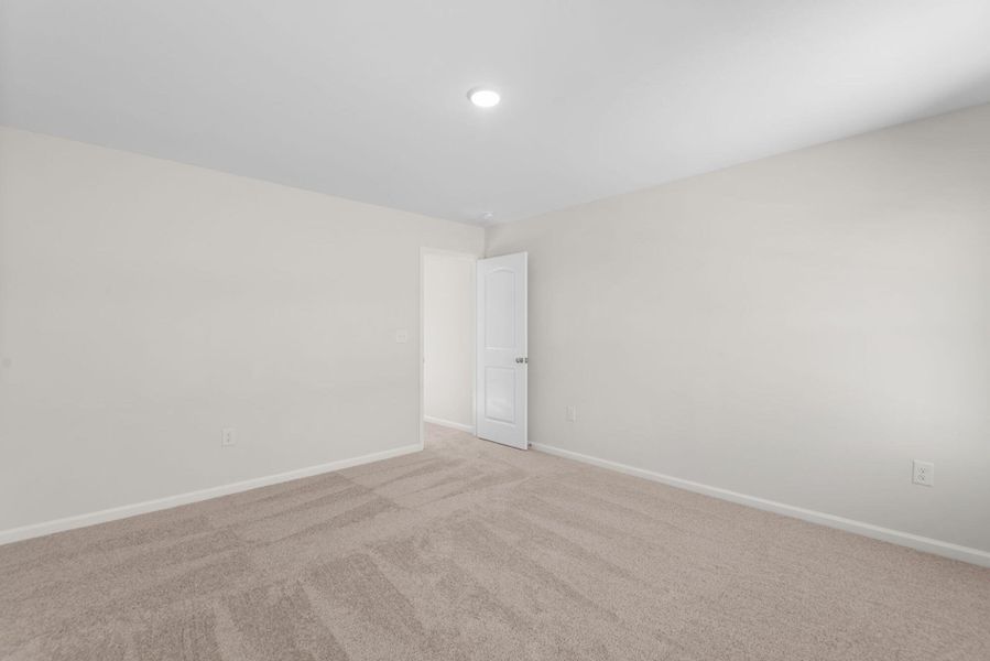 Spacious, unfurnished interior of a new home in Chandler Ridge, McLeansville (Image 28).