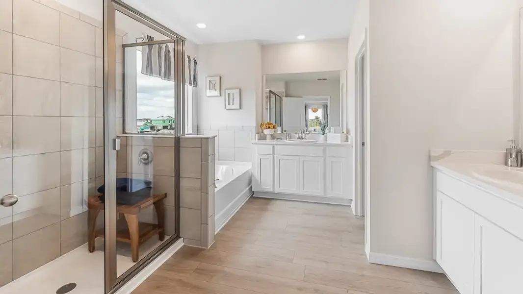 Furnished interior view inside a new home in Silverstone North, Palmetto (Image 14).