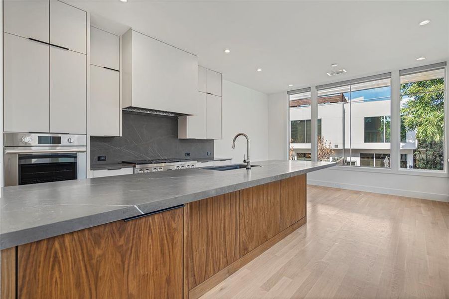 Furnished interior view inside a new home in , Dallas (Image 10).