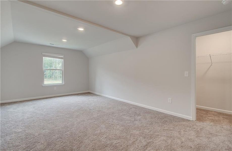 Spacious, unfurnished interior of a new home in Riverbend Overlook, Fayetteville (Image 20).