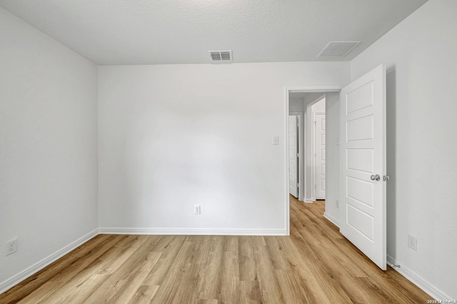 Spacious, unfurnished interior of a new home in Winding Brook, San Antonio (Image 40).