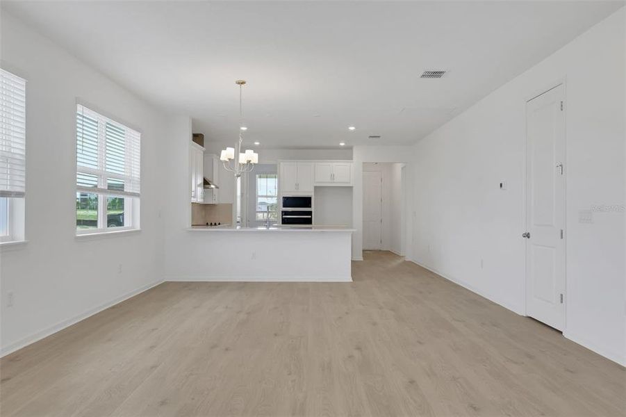 Spacious, unfurnished interior of a new home in Crossroads at Kelly Park, Apopka (Image 28).