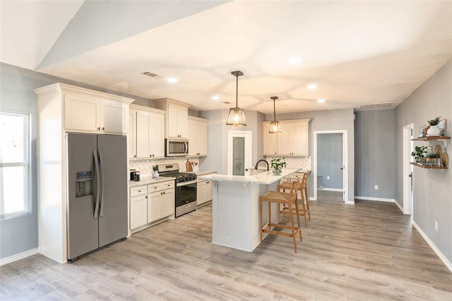 Furnished interior view inside a new home in , Nocona (Image 14).