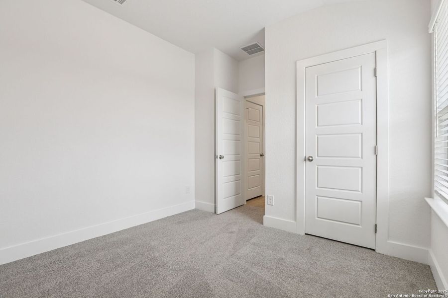 Spacious, unfurnished interior of a new home in Comanche Ridge, San Antonio (Image 17). Spacious, unfurnished interior of a new home in Comanche Ridge, San Antonio (Image 17).
