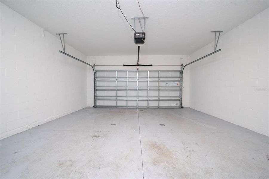 Spacious, unfurnished interior of a new home in Storey Creek, Kissimmee (Image 24).