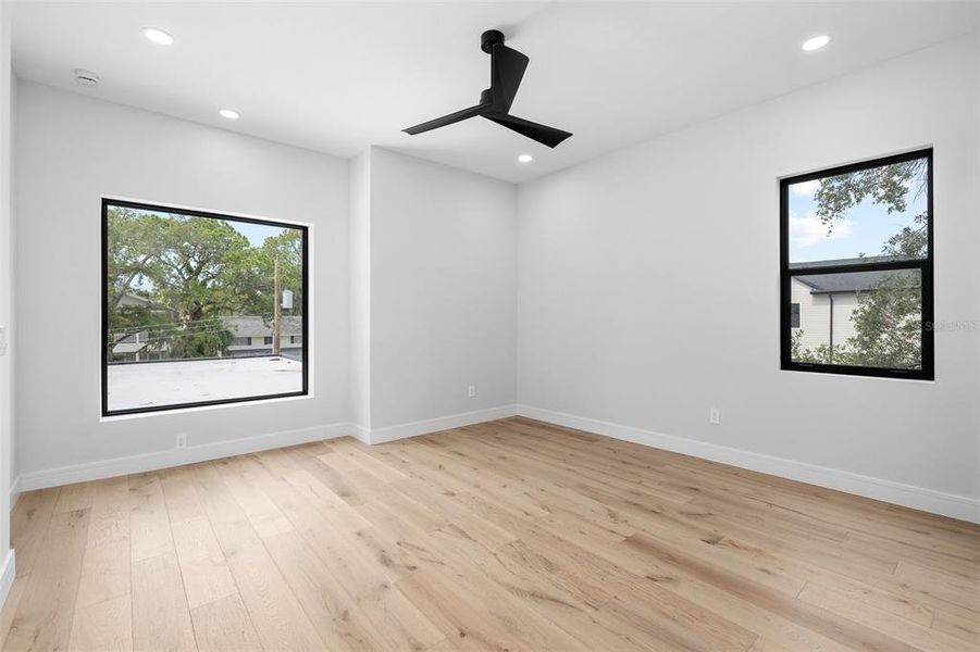 Spacious, unfurnished interior of a new home in , Tampa (Image 26).