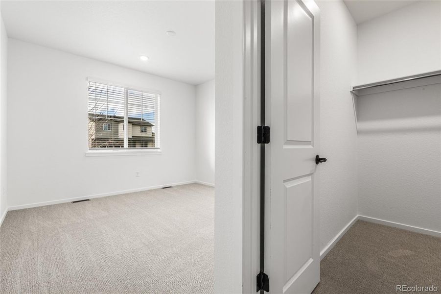 Spacious, unfurnished interior of a new home in Harvest Crossing, Aurora (Image 27).