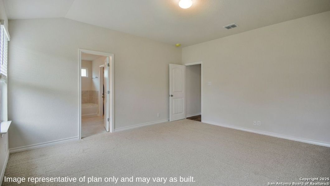 Spacious, unfurnished interior of a new home in Stonehill, San Antonio (Image 18).